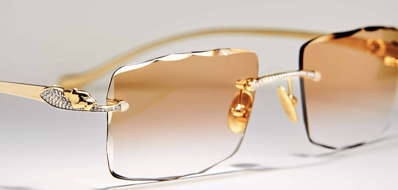 Exemple d\'un verre facetté, dans la forme d\'un diamant