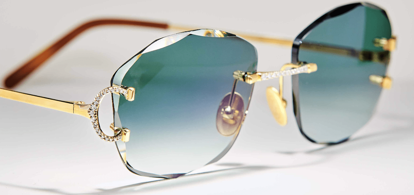 Verre facetté, dans la forme d\'un diamant